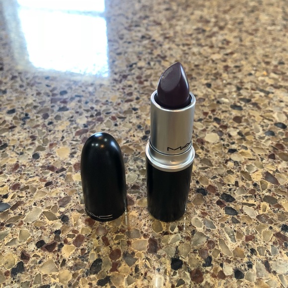 MAC satin lipstick in Epic - Picture 2 of 4